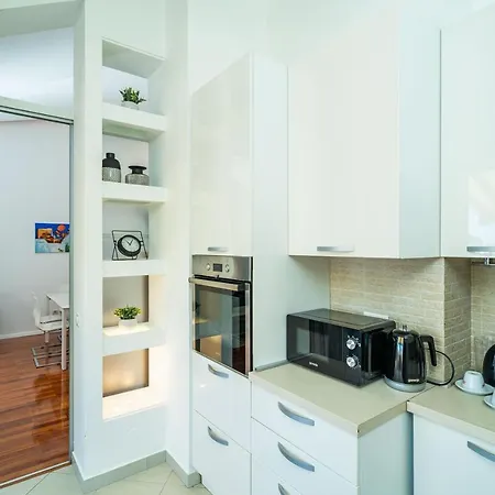 Elly Daire Dubrovnik